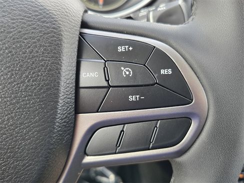 Used 2021 Jeep Cherokee Latitude Lux image 25