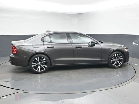 Used 2025 Volvo S60 B5 Plus AWD/4WD image 9