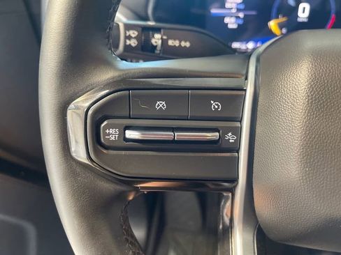 Used 2024 Chevrolet Colorado LT w/ LT Convenience Package AWD/4WD image 7