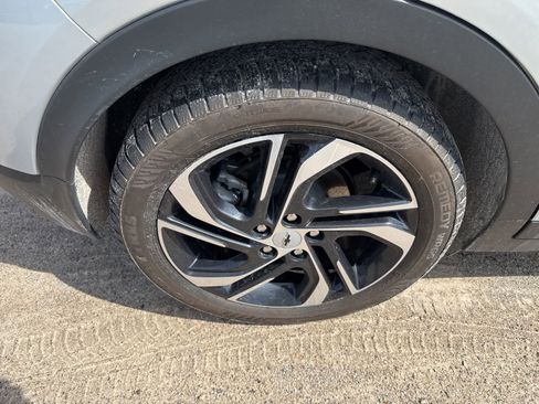 Used 2023 Chevrolet Bolt LT FWD image 8