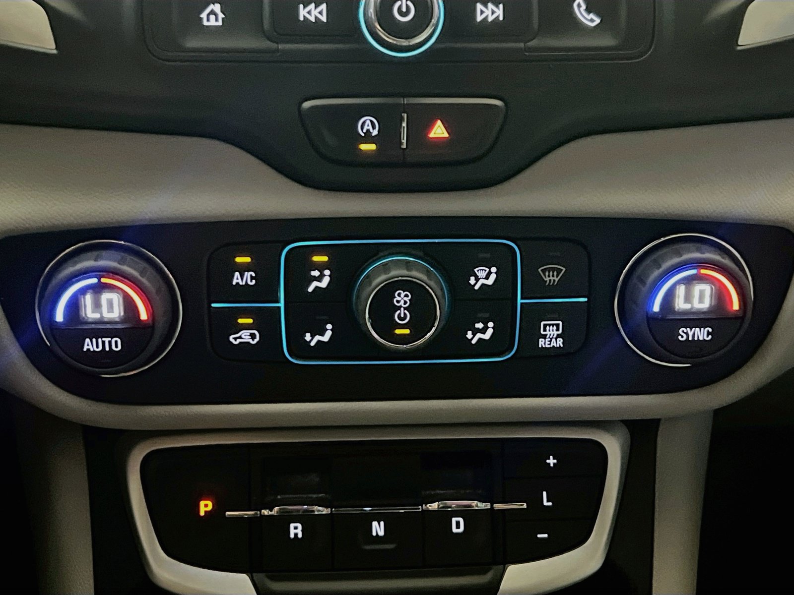 Used 2023 GMC Terrain SLE w/ Driver Convenience Package FWD image 11