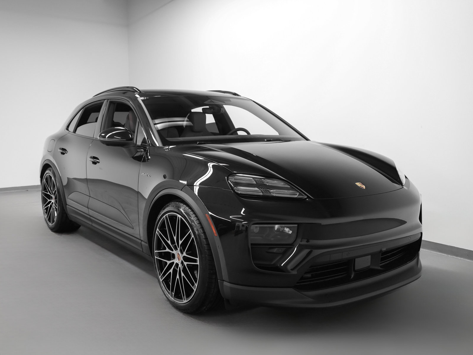 Certified 2026 Porsche Macan 4 Electric AWD/4WD image 10