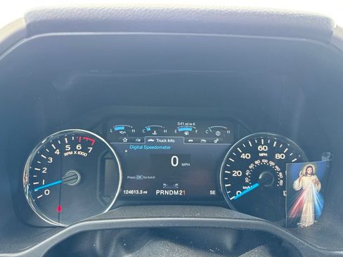 Used 2016 Ford F150 Lariat w/ Equipment Group 502A Luxury AWD/4WD image 27