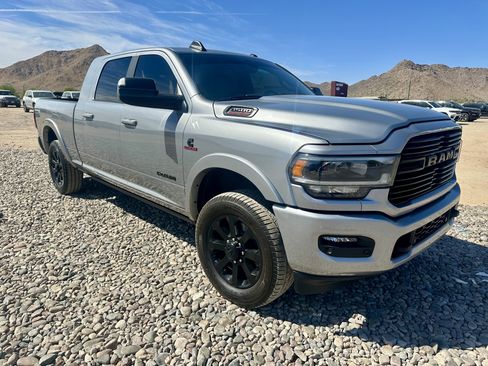 Used 2022 RAM 3500 Laramie AWD/4WD image 9