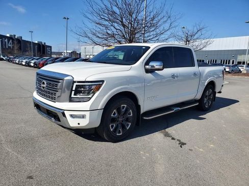 Used 2024 Nissan Titan Platinum Reserve w/ Moonroof Package RWD image 7