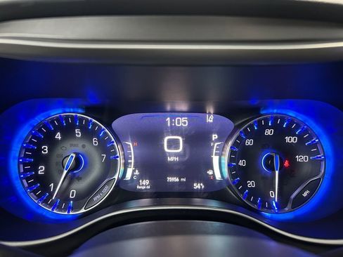 Used 2021 Chrysler Pacifica Touring-L image 16