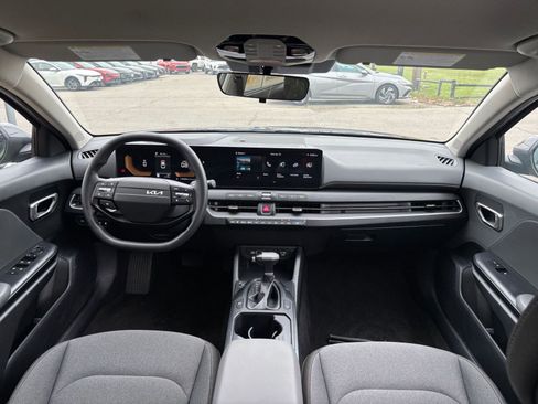 Used 2025 Kia K4 LXS image 32