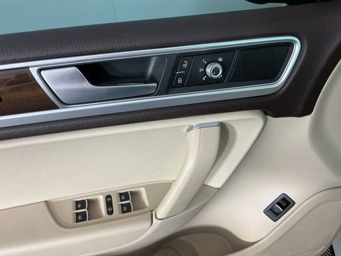 Used 2016 Volkswagen Touareg VR6 AWD/4WD image 13