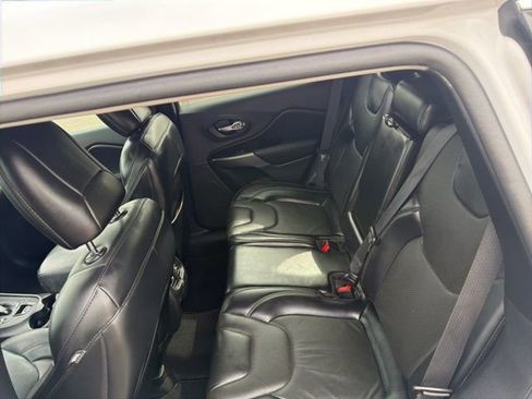 Used 2021 Jeep Cherokee Latitude Lux image 9