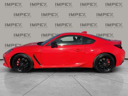 Used 2024 Toyota GR86 image 2