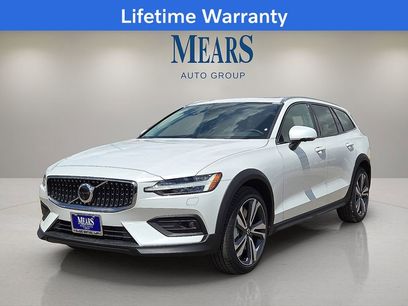 New 2026 Volvo V60 B5 Cross Country Plus w/ Protection Package Premier