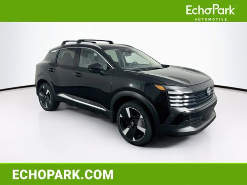 Used 2026 Nissan Kicks SR w/ Cold Weather Package FWD image 1