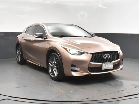 Used 2018 INFINITI QX30 Sport w/ Sport Leather Package image 9