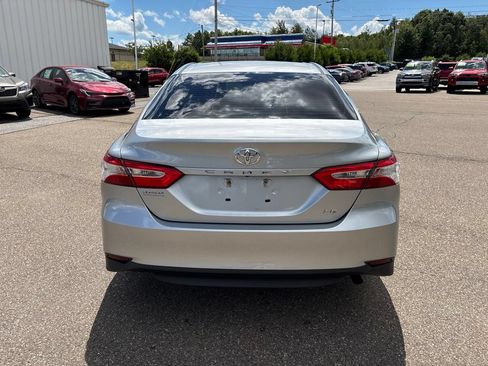 Used 2018 Toyota Camry LE FWD image 6