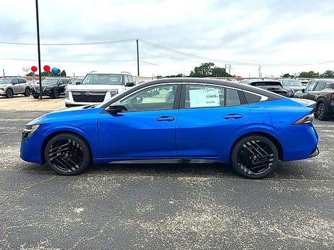 New 2026 Nissan Sentra SR w/ Floor Mat Package FWD image 5