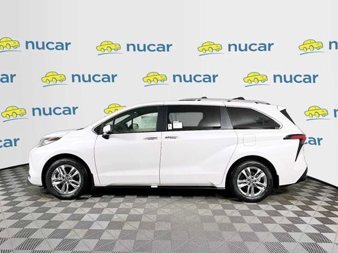 New 2025 Toyota Sienna Limited image 4