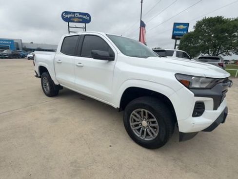 Used 2023 Chevrolet Colorado LT w/ LT Convenience Package II AWD/4WD image 2