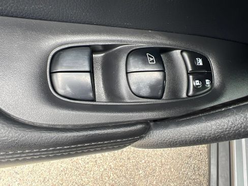 Used 2016 Nissan Rogue S FWD image 42