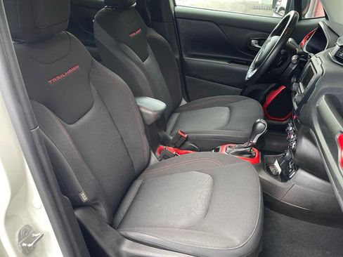 Used 2017 Jeep Renegade Trailhawk image 18