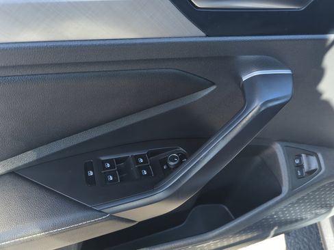 Used 2024 Volkswagen Jetta SE image 13