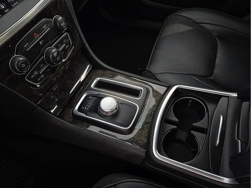 Used 2019 Chrysler 300 Limited RWD image 20