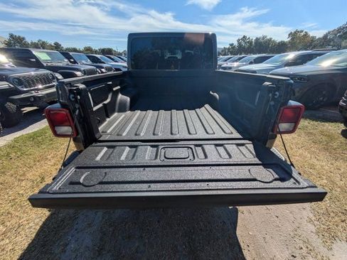 New 2025 Jeep Gladiator Sport image 11