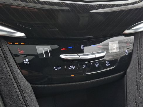 Certified 2022 Cadillac XT6 Premium Luxury w/ Technology Package image 16