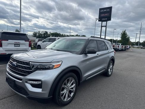 Used 2020 Ford Explorer XLT w/ Equipment Group 202A RWD image 11