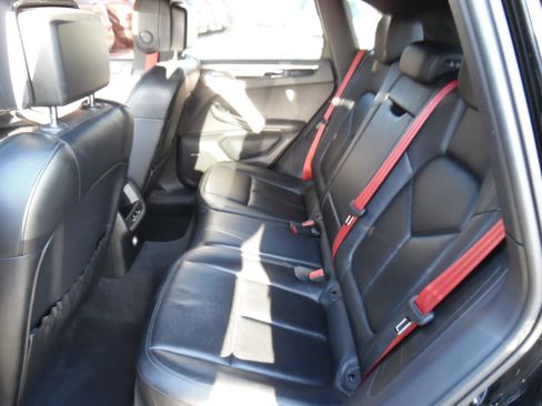 Used 2015 Porsche Macan S w/ Premium Package Plus image 19