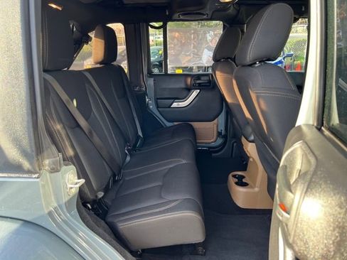 Used 2014 Jeep Wrangler Unlimited Sahara image 10