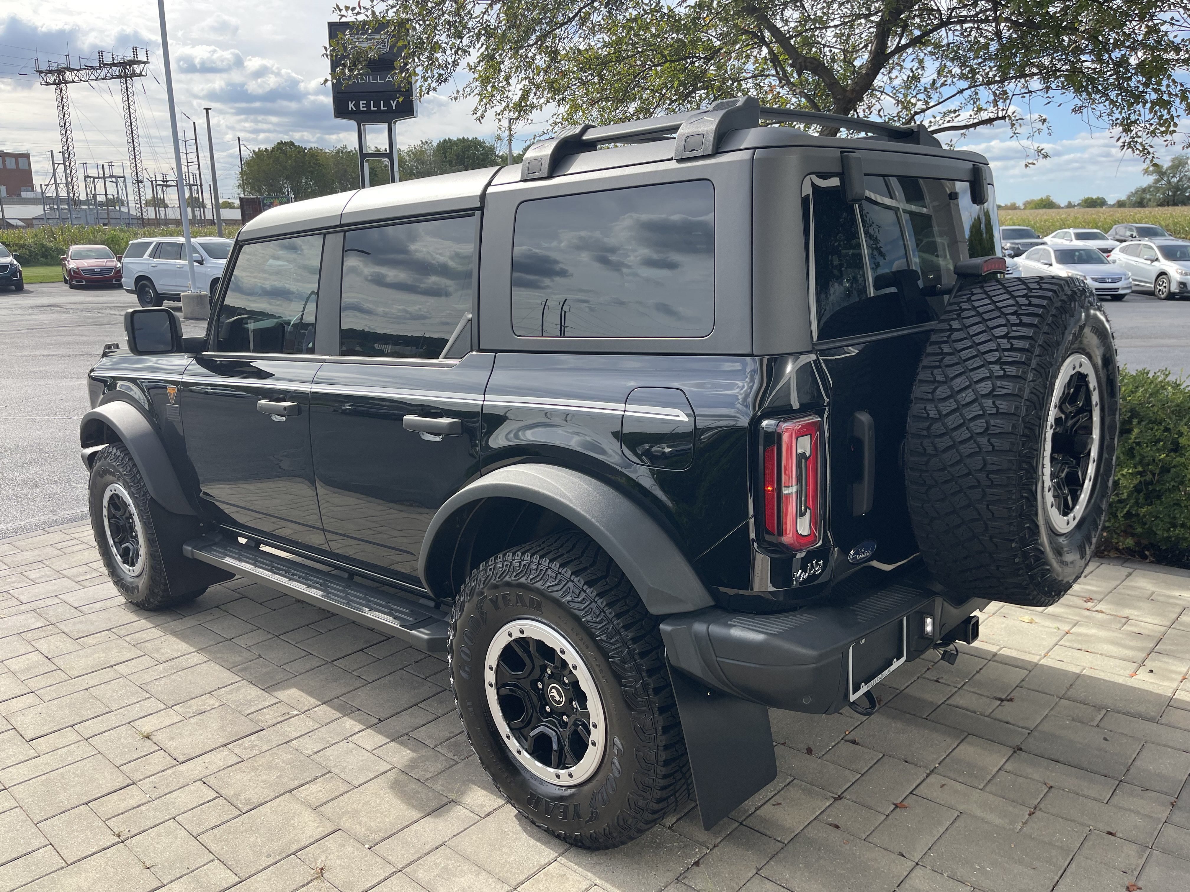 Used 2023 Ford Bronco Badlands w/ Sasquatch Package AWD/4WD image 6