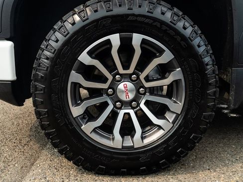Used 2022 GMC Sierra 1500 AT4 w/ AT4 Premium Package AWD/4WD image 4