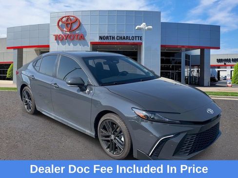 Used 2026 Toyota Camry SE w/ Convenience Package FWD image 1
