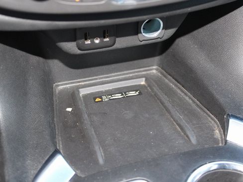 Used 2023 Chevrolet Traverse LT image 27