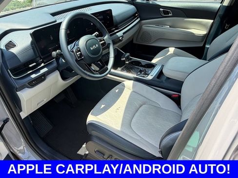 Used 2025 Kia Carnival EX FWD image 23