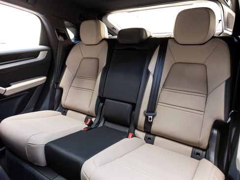 New 2026 Porsche Cayenne Coupe AWD/4WD image 28