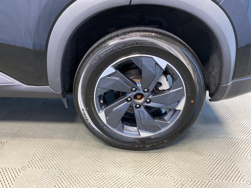 Used 2025 Nissan Rogue SV AWD/4WD image 31