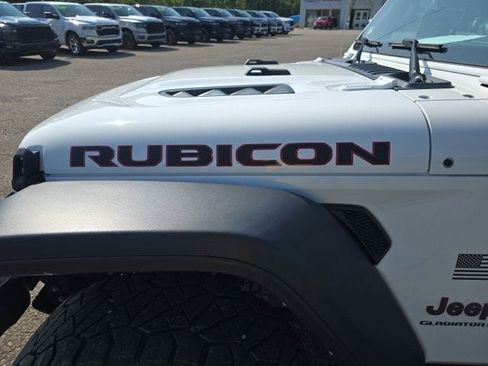 Used 2023 Jeep Gladiator Rubicon w/ Cold Weather Group AWD/4WD image 11