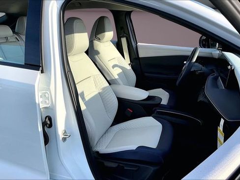 New 2026 Nissan Leaf Platinum+ w/ Cargo Package (Platinum+) image 10