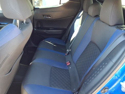 Used 2022 Toyota C-HR XLE image 21