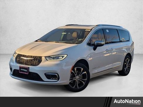 New 2026 Chrysler Pacifica Pinnacle image 1