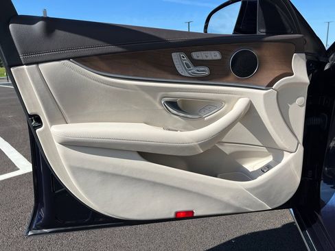 Used 2019 Mercedes-Benz E 300 4MATIC image 10
