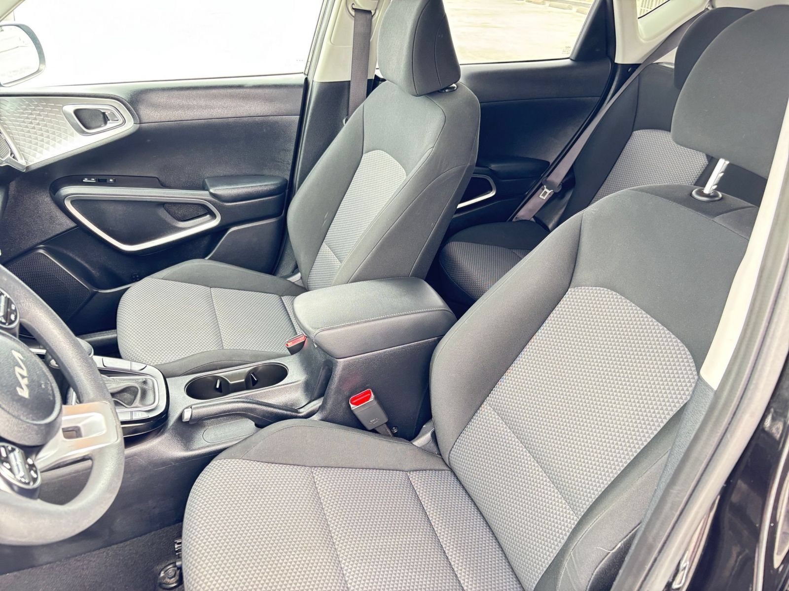 Used 2025 Kia Soul LX w/ LX Technology Package FWD image 33