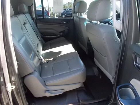 Used 2018 Chevrolet Suburban LT image 12