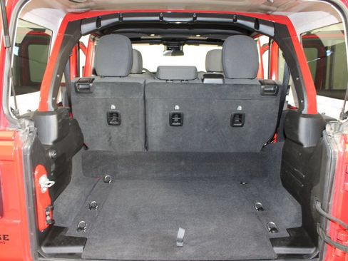 Used 2025 Jeep Wrangler Unlimited Sahara w/ Safety Group AWD/4WD image 17