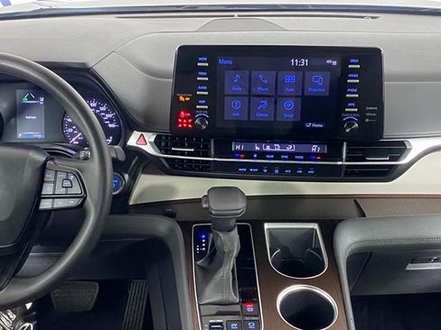 Certified 2023 Toyota Sienna LE AWD/4WD image 16