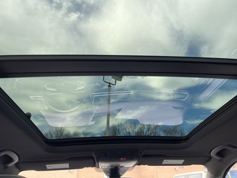 Used 2022 Volkswagen Tiguan SE R-Line image 20