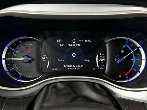Used 2018 Chrysler Pacifica Touring Plus FWD image 41