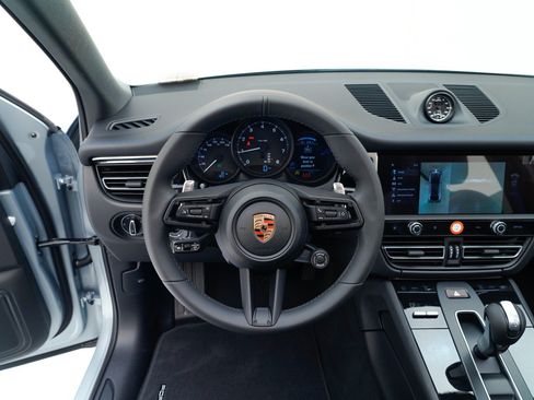 Certified 2026 Porsche Macan AWD/4WD image 21