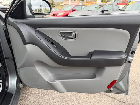 Used 2010 Hyundai Elantra GLS image 17